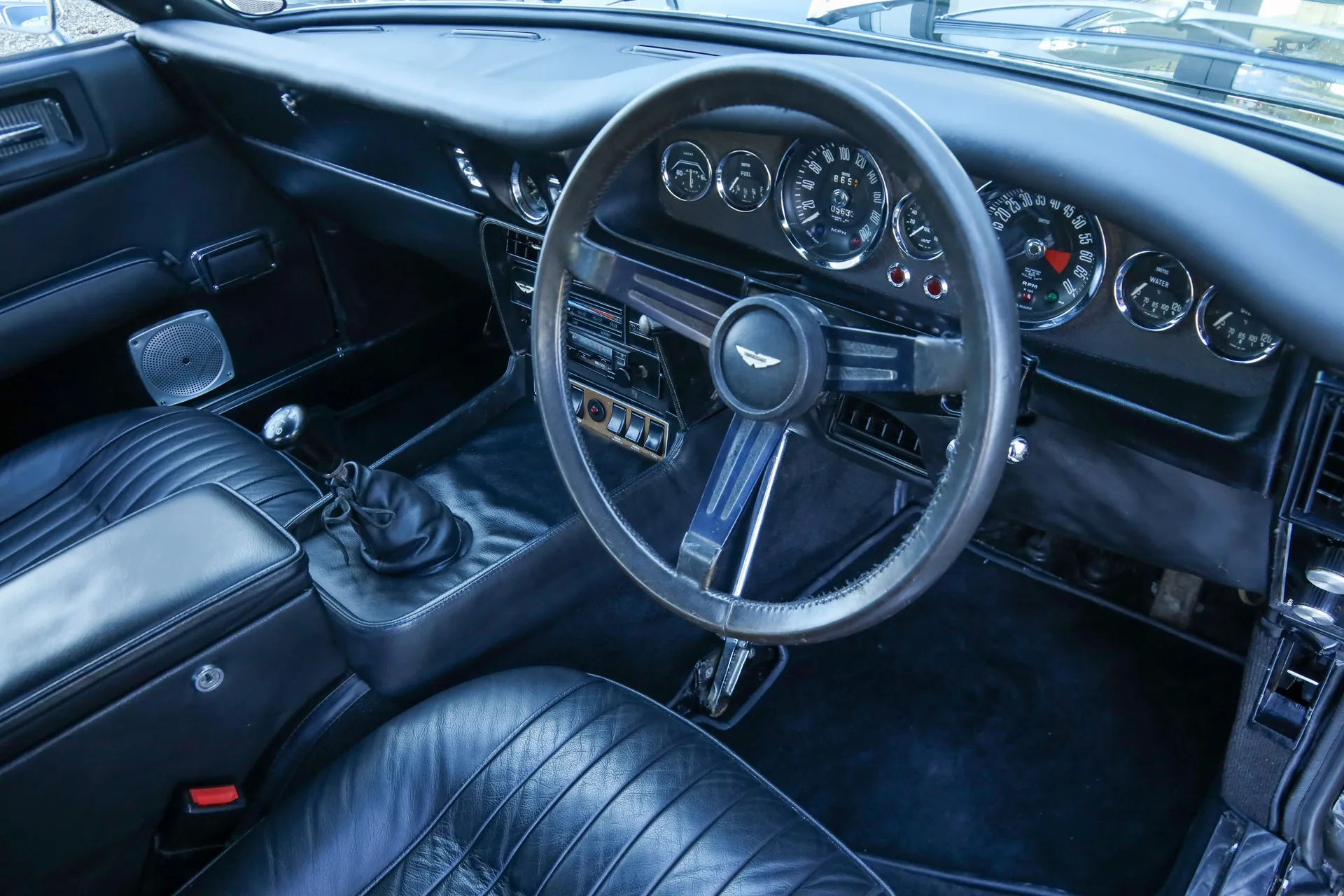 1972 Aston Martin V8 Series 2, 3/30