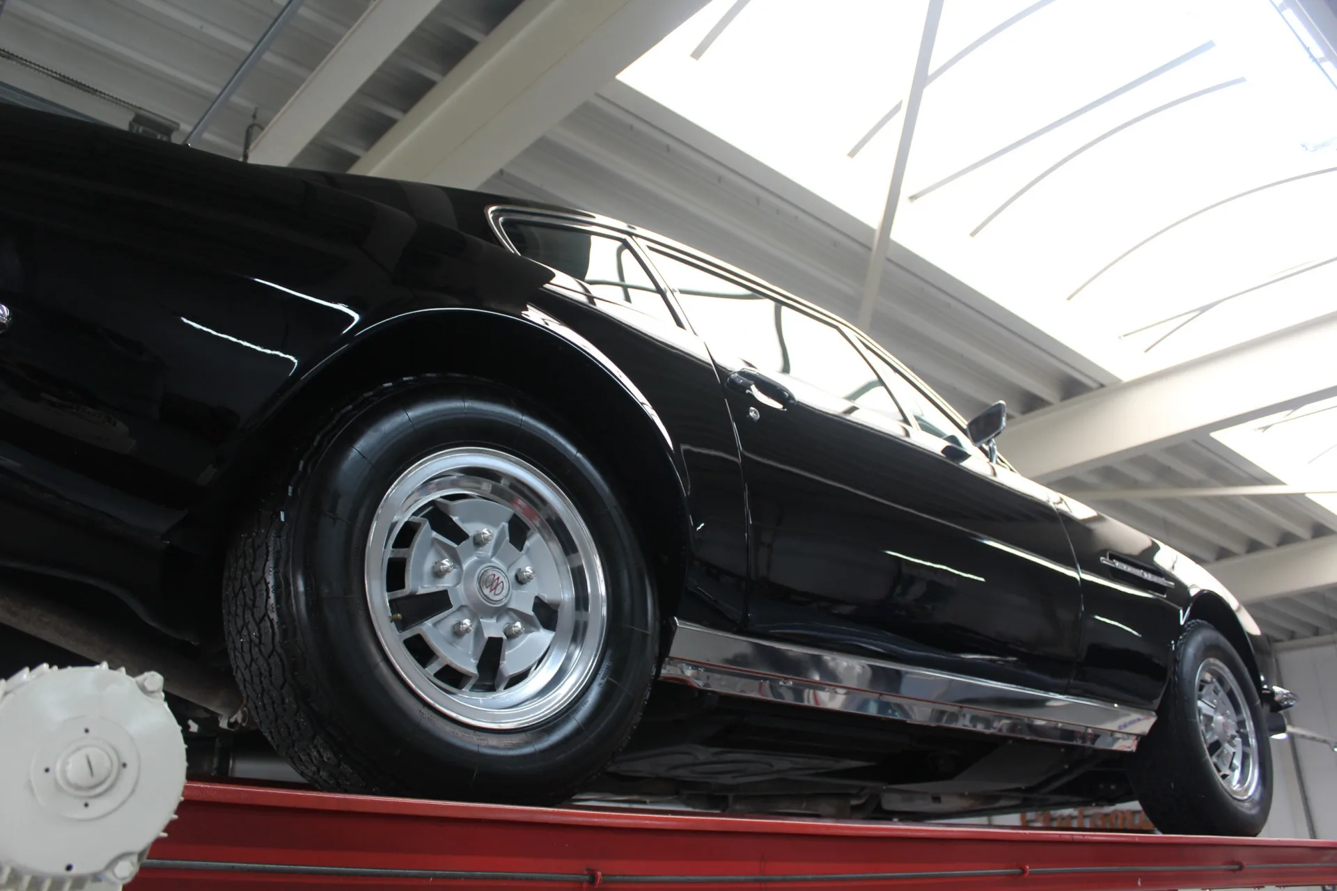 1972 Aston Martin V8 Series 2, 8/30