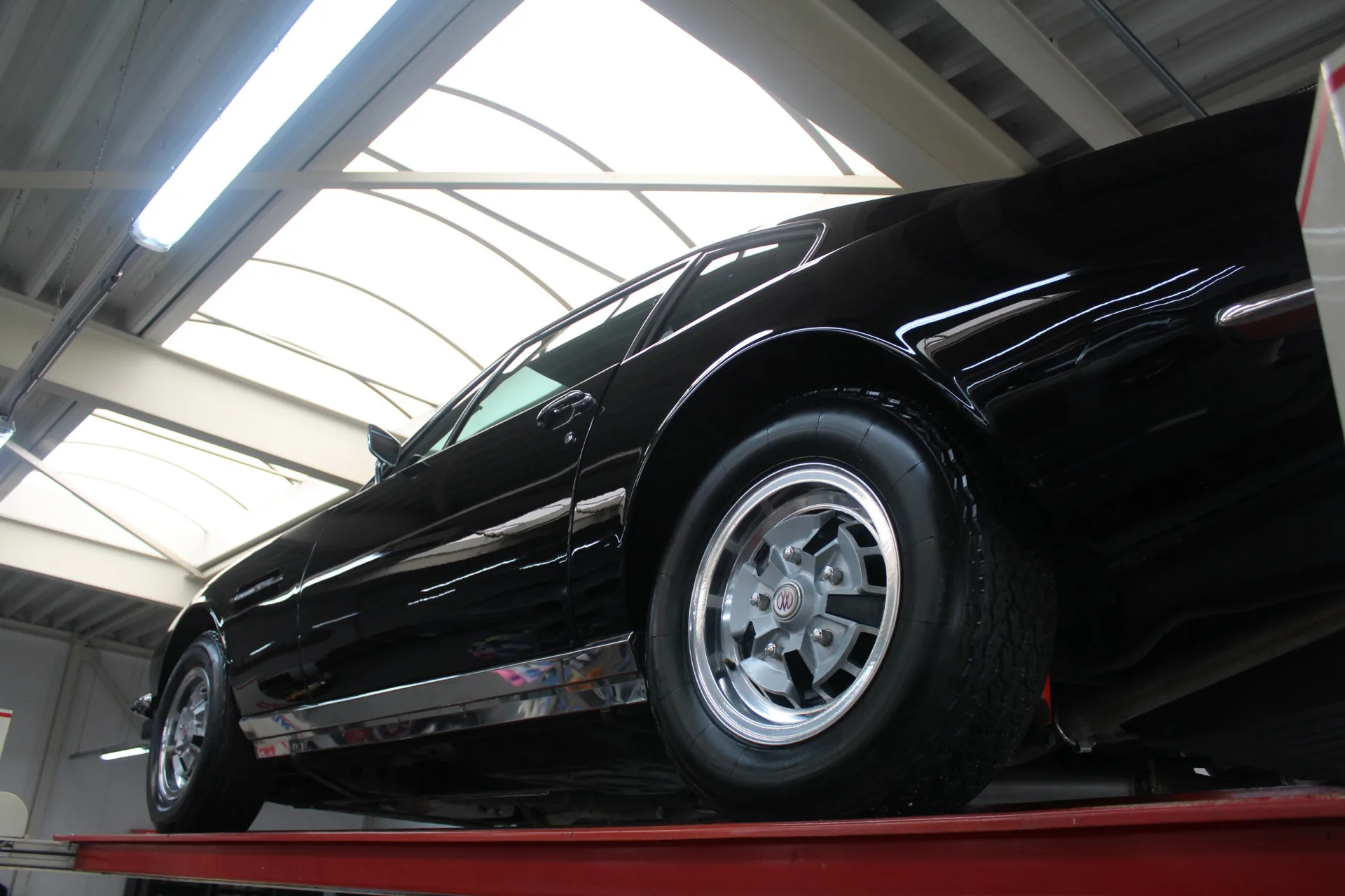 1972 Aston Martin V8 Series 2, 9/30