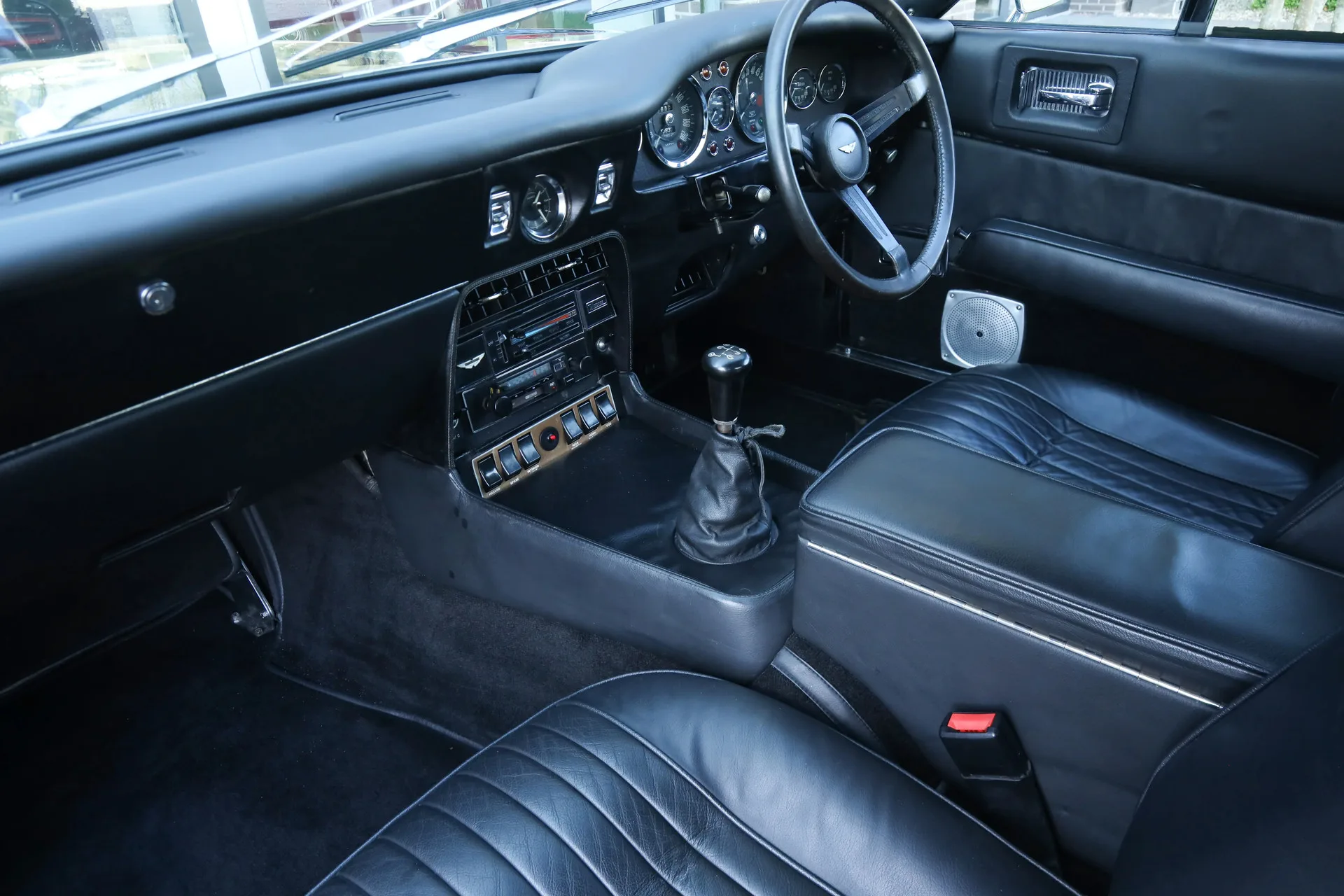 1972 Aston Martin V8 Series 2, 10/30
