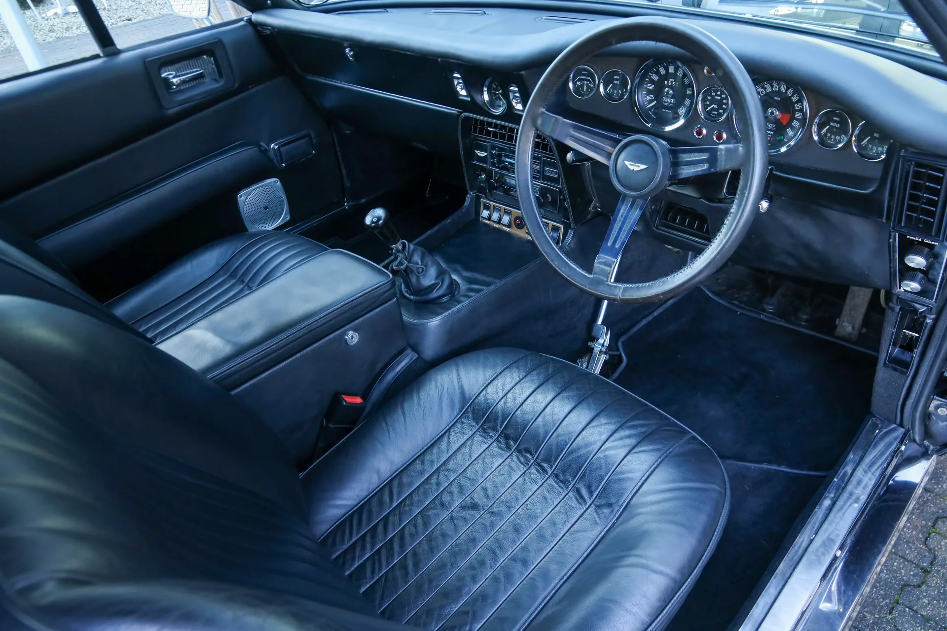 1972 Aston Martin V8 Series 2, 13/30