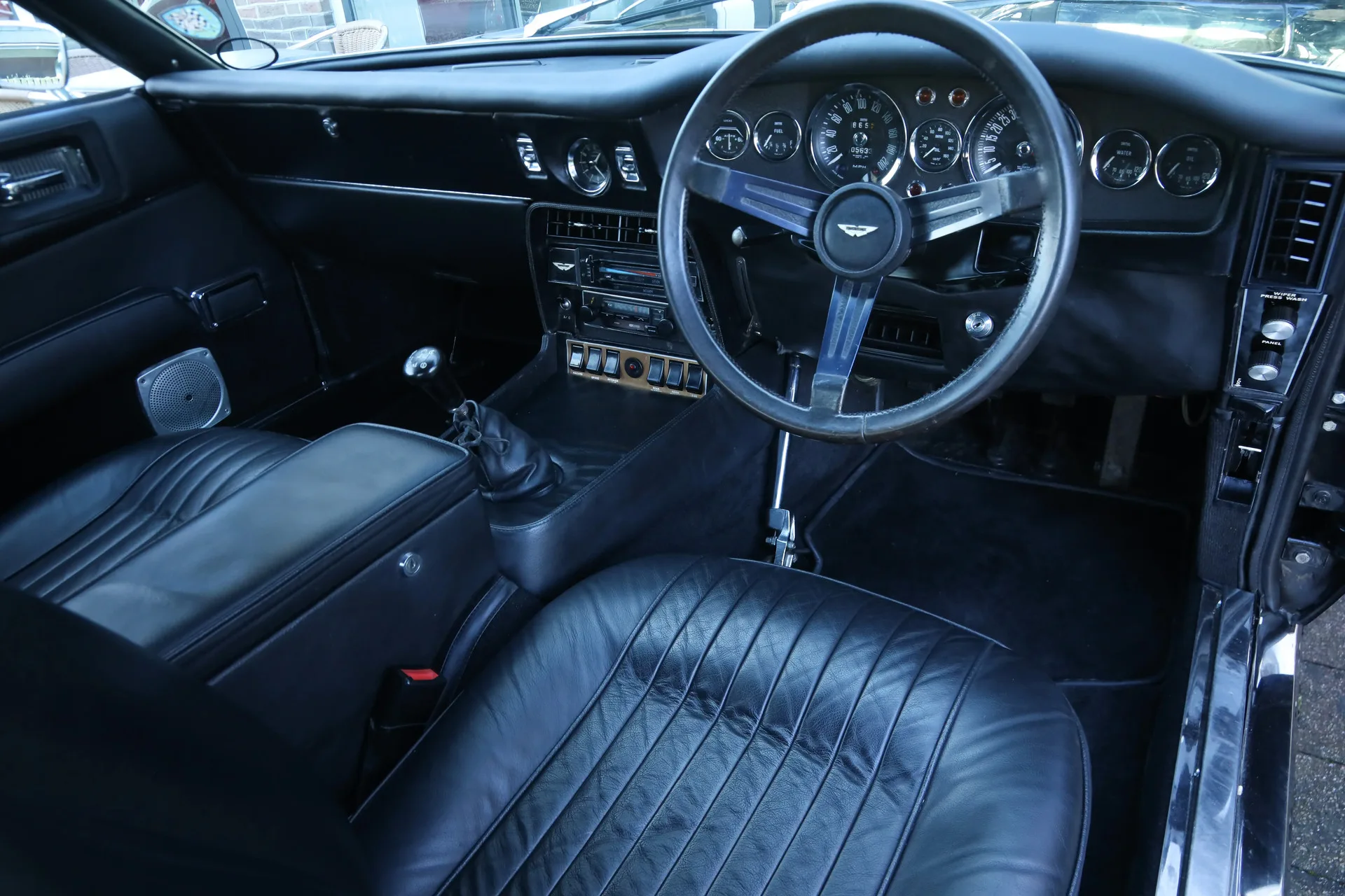 1972 Aston Martin V8 Series 2, 19/30