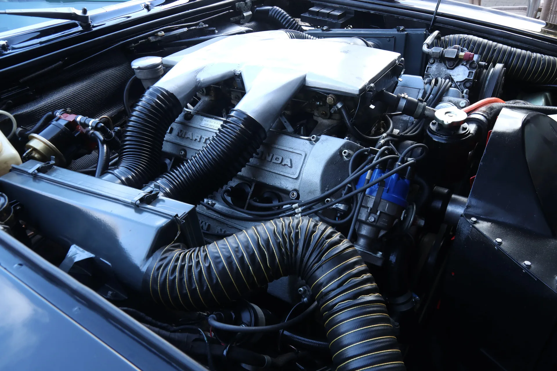1972 Aston Martin V8 Series 2, 25/30