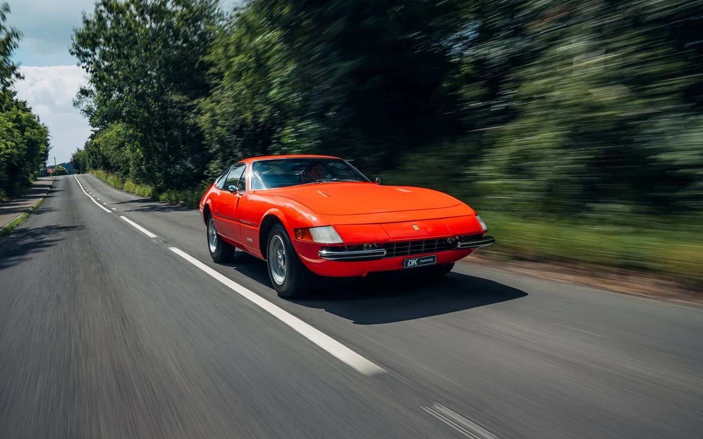 1972 Ferrari 365 GTB/4 Daytona proposée par un concessionnaire spécialisé à Chorleywood, Royaume-Uni, photo 2 sur 15