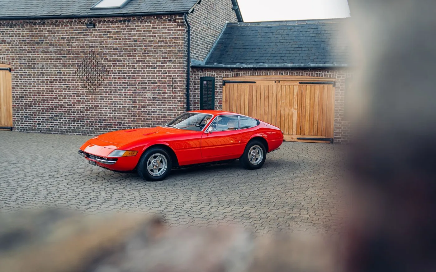 1972 Ferrari 365 GTB/4 Daytona proposée par un concessionnaire spécialisé à Chorleywood, Royaume-Uni, photo 4 sur 15