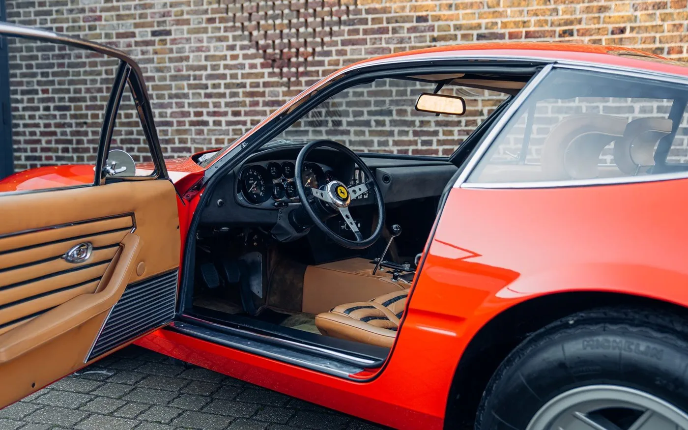 1972 Ferrari 365 GTB/4 Daytona proposée par un concessionnaire spécialisé à Chorleywood, Royaume-Uni, photo 6 sur 15