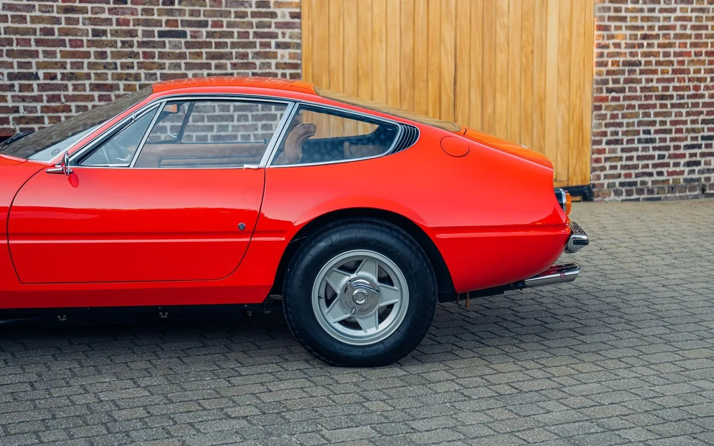 1972 Ferrari 365 GTB/4 Daytona proposée par un concessionnaire spécialisé à Chorleywood, Royaume-Uni, photo 8 sur 15