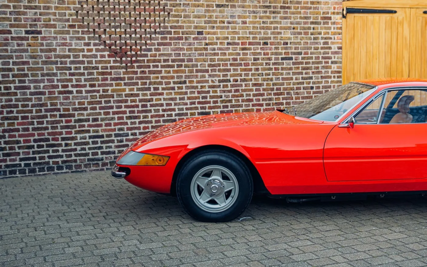 1972 Ferrari 365 GTB/4 Daytona proposée par un concessionnaire spécialisé à Chorleywood, Royaume-Uni, photo 9 sur 15