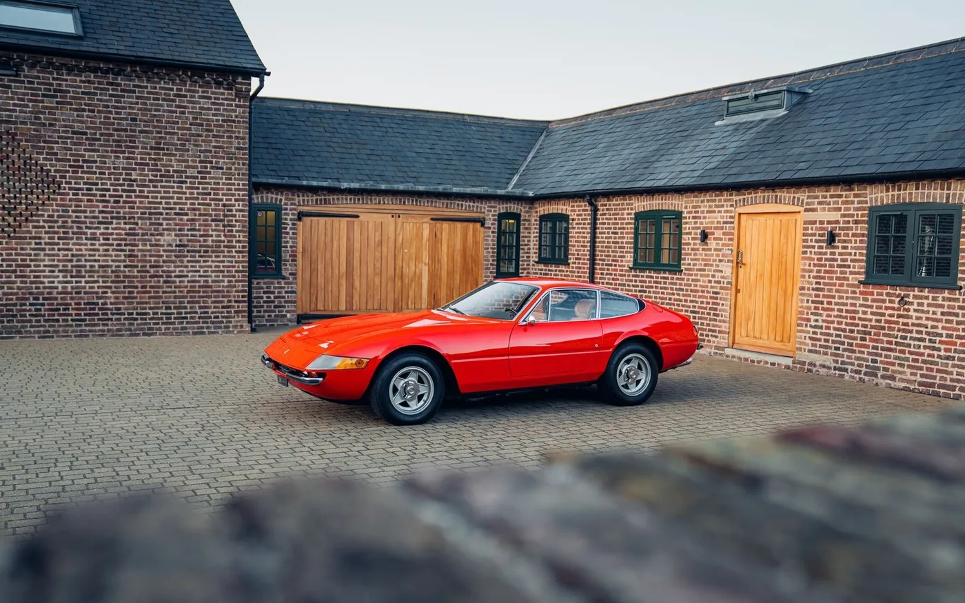1972 Ferrari 365 GTB/4 Daytona proposée par un concessionnaire spécialisé à Chorleywood, Royaume-Uni, photo 12 sur 15