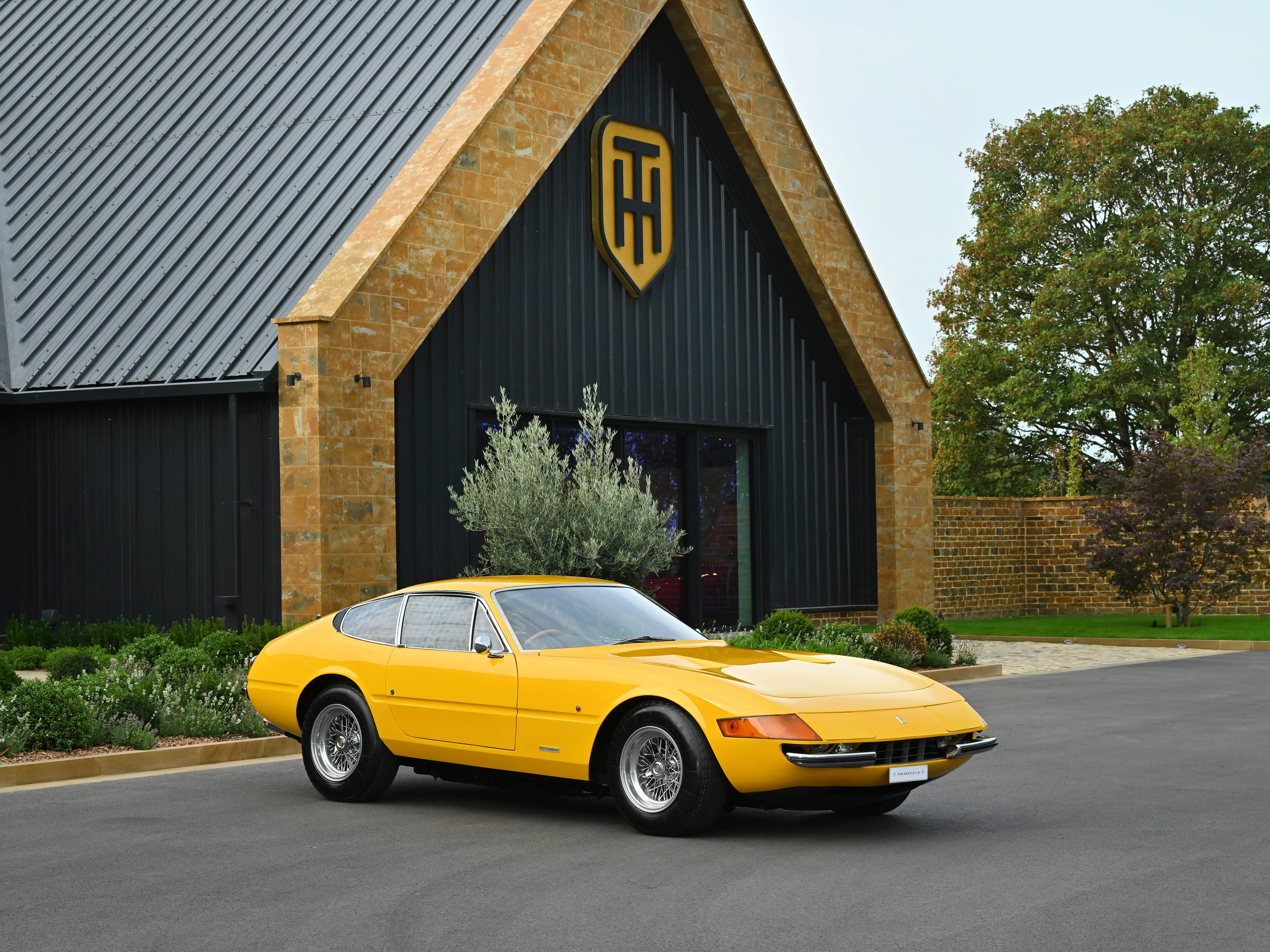 1972 Ferrari 365 GTB/4 Daytona offered by a specialist dealer in Hook Norton, United Kingdom, main photo