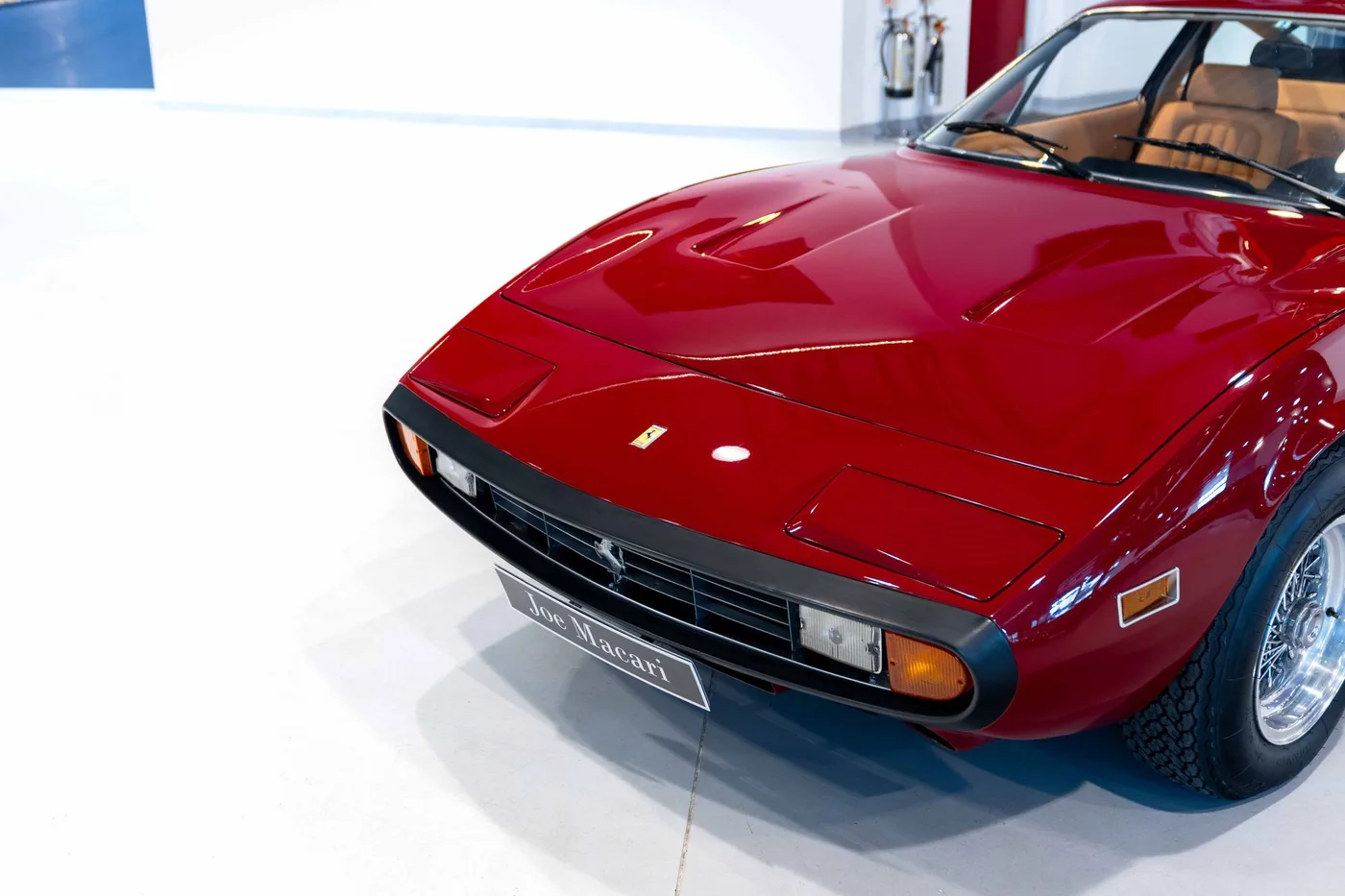 1972 Ferrari 365 GTC/4 proposée par un spécialiste de la voiture de collection à London, Royaume-Uni, photo 3 sur 22