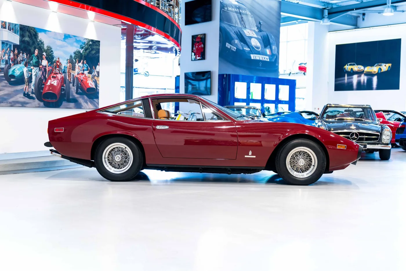 1972 Ferrari 365 GTC/4 proposée par un spécialiste de la voiture de collection à London, Royaume-Uni, photo 5 sur 22
