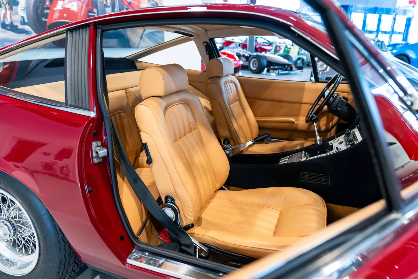 1972 Ferrari 365 GTC/4 proposée par un spécialiste de la voiture de collection à London, Royaume-Uni, photo 11 sur 22