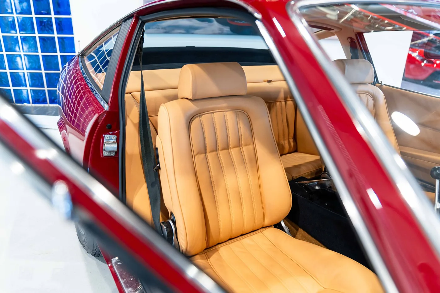 1972 Ferrari 365 GTC/4 proposée par un spécialiste de la voiture de collection à London, Royaume-Uni, photo 12 sur 22