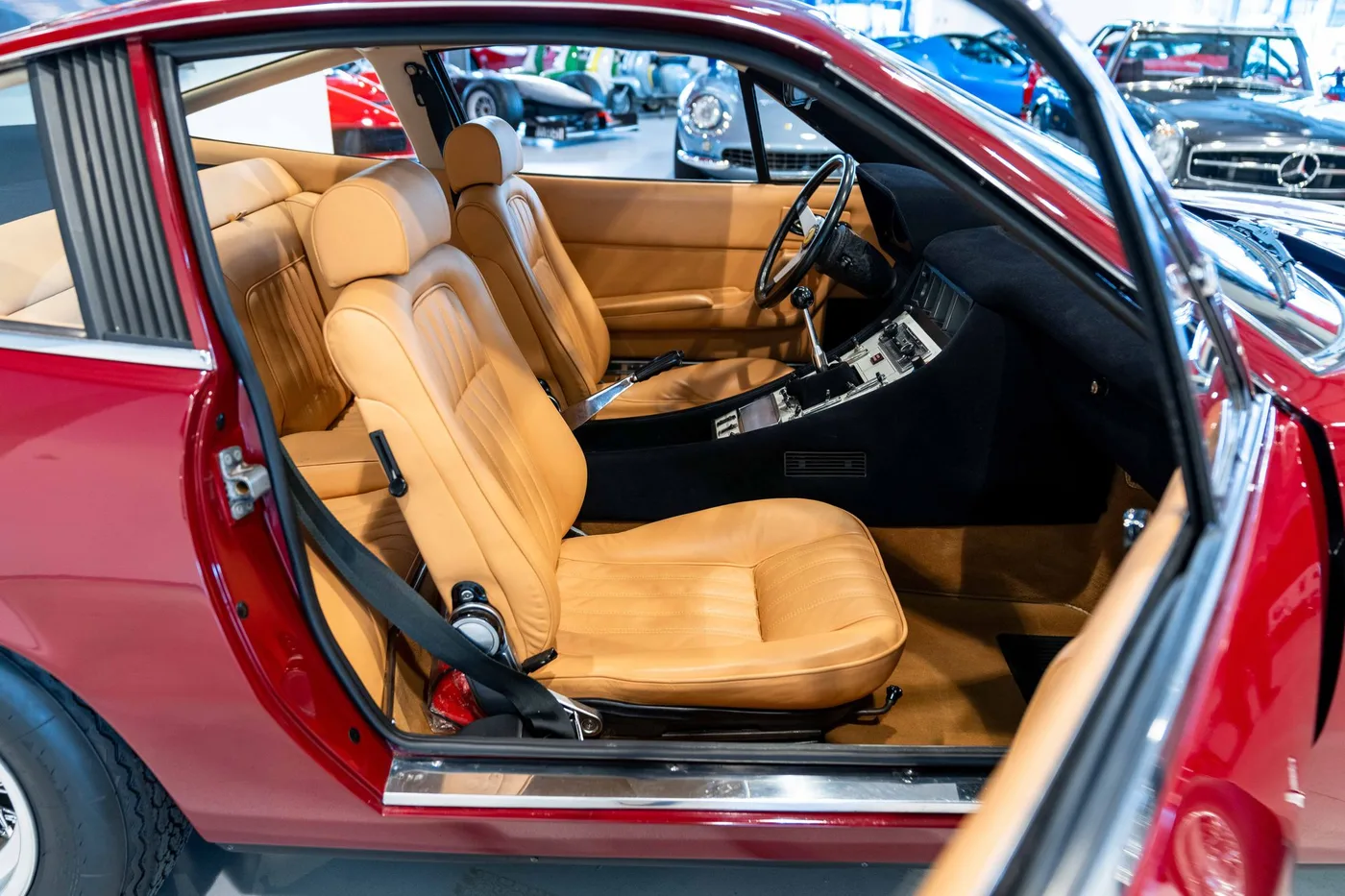 1972 Ferrari 365 GTC/4 proposée par un spécialiste de la voiture de collection à London, Royaume-Uni, photo 13 sur 22