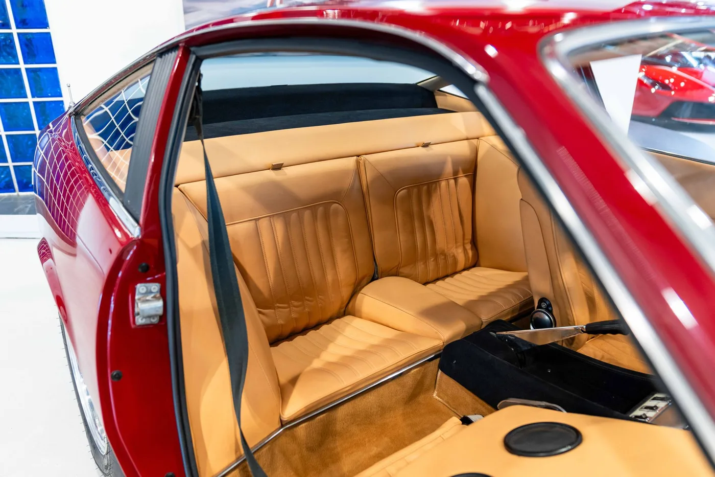 1972 Ferrari 365 GTC/4 proposée par un spécialiste de la voiture de collection à London, Royaume-Uni, photo 15 sur 22