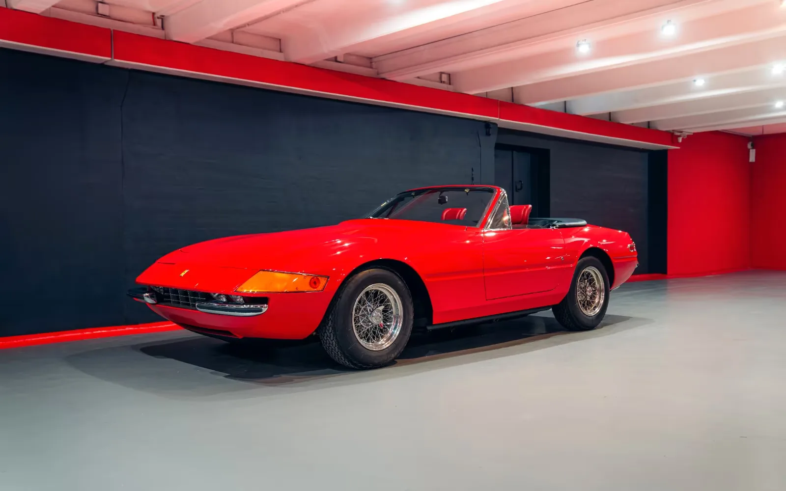 1972 Ferrari 365 GTS/4 Daytona offered by a supercar dealer in Munich, Germany, main photo