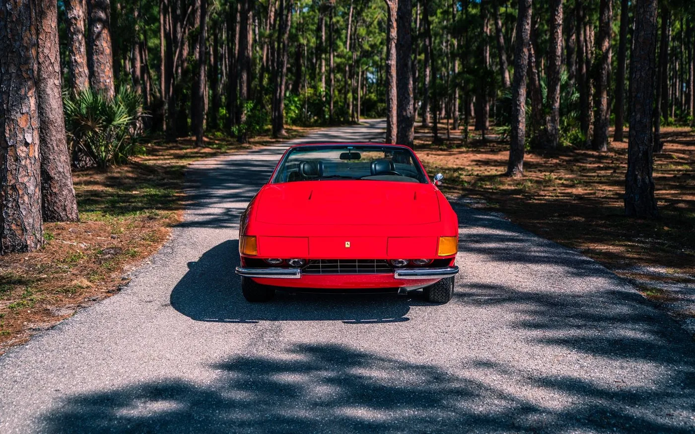 1972 Ferrari 365 GTS/4 Daytona Spyder proposée par un concessionnaire spécialisé à Chorleywood, Royaume-Uni, photo 13 sur 15