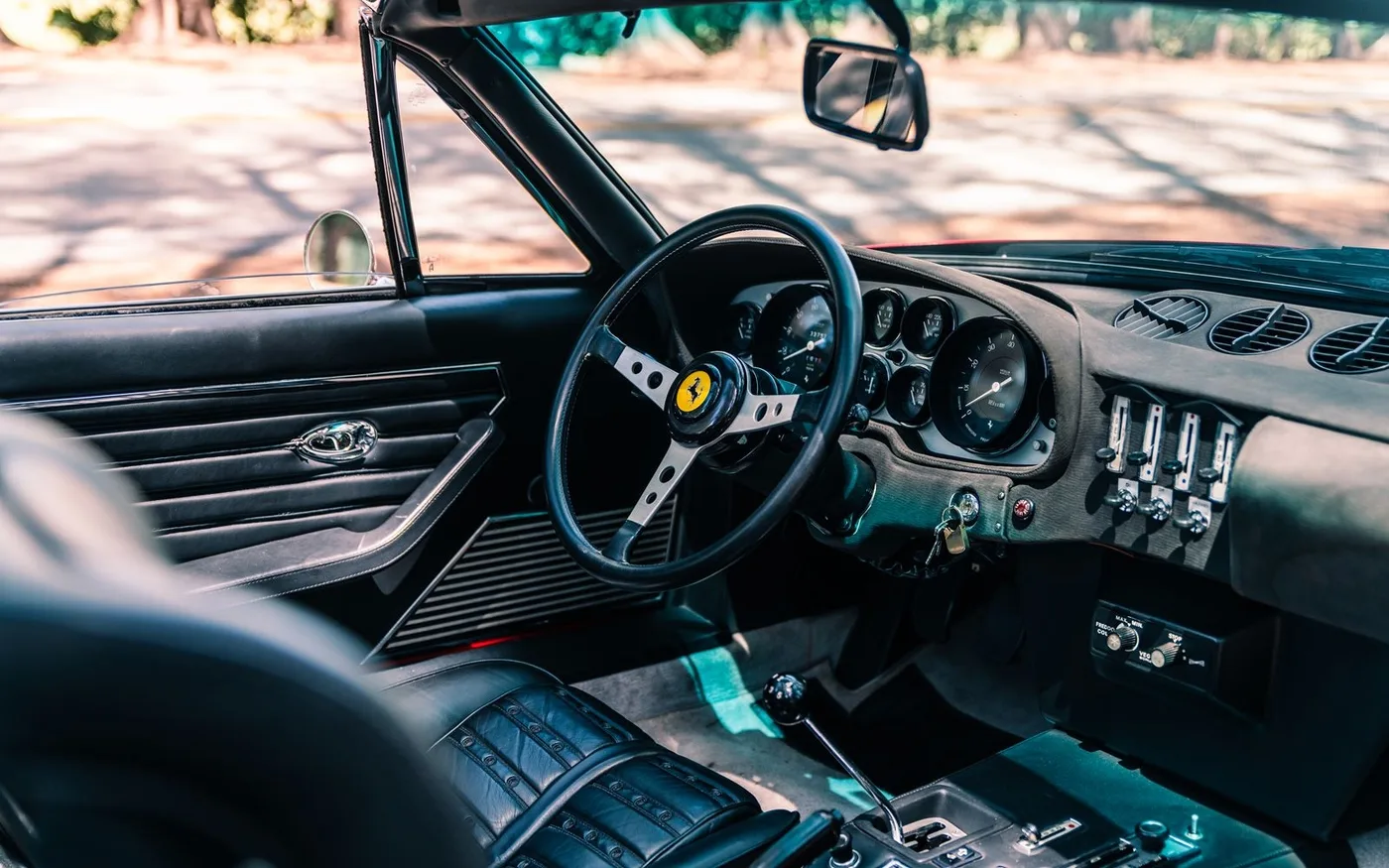 1972 Ferrari 365 GTS/4 Daytona Spyder proposée par un concessionnaire spécialisé à Chorleywood, Royaume-Uni, photo 14 sur 15