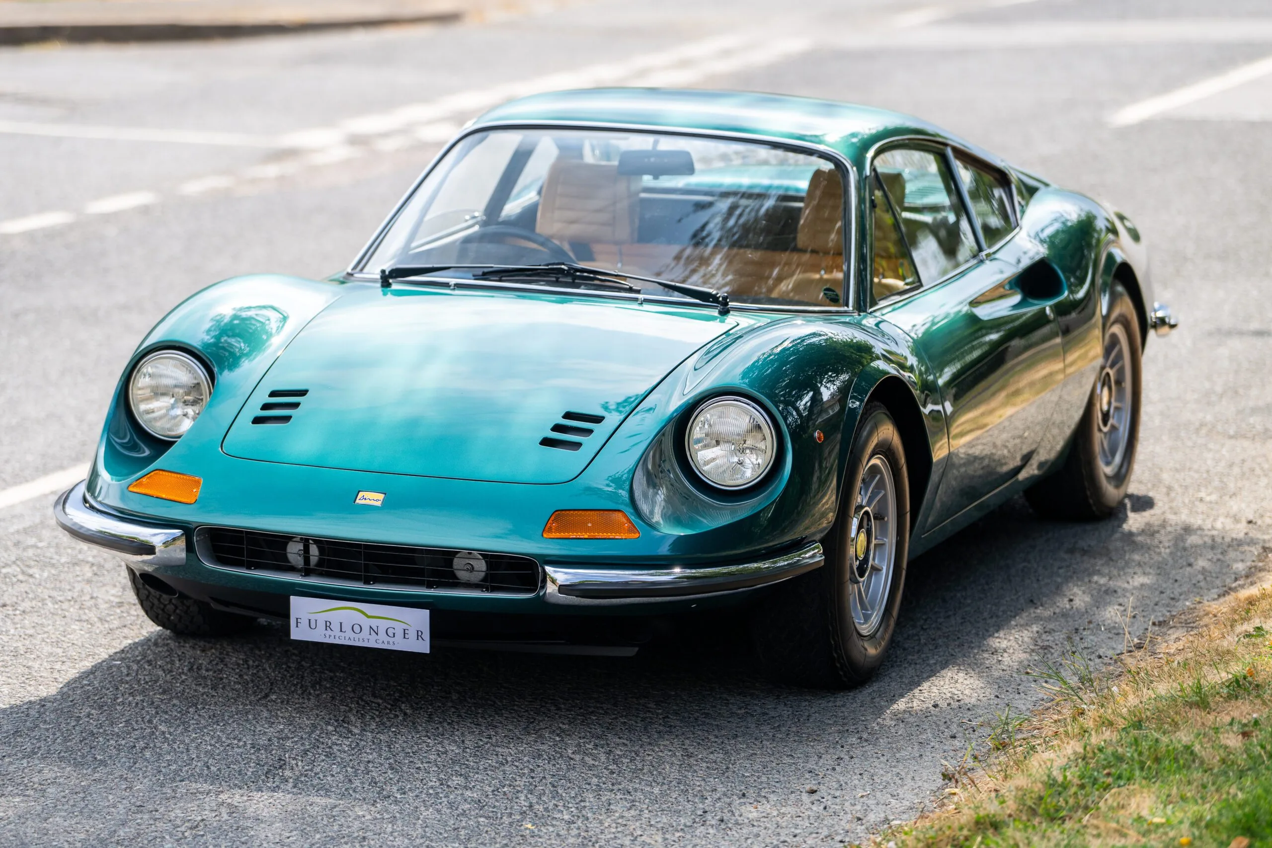 1972 Ferrari Dino 246 GT proposée par un concessionnaire spécialisé à Ashford, Royaume-Uni, photo principale