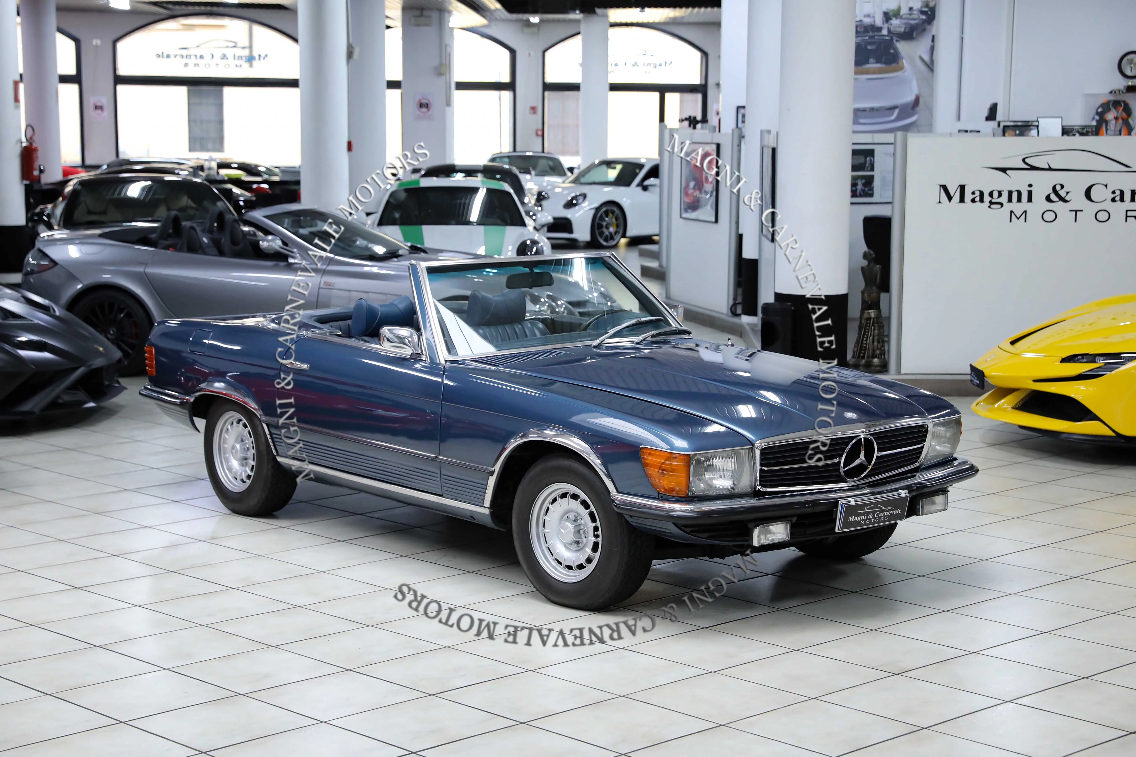 1972 Mercedes-Benz SL 350 angeboten von einem Fachhändler in Milan, Italien, Hauptfoto
