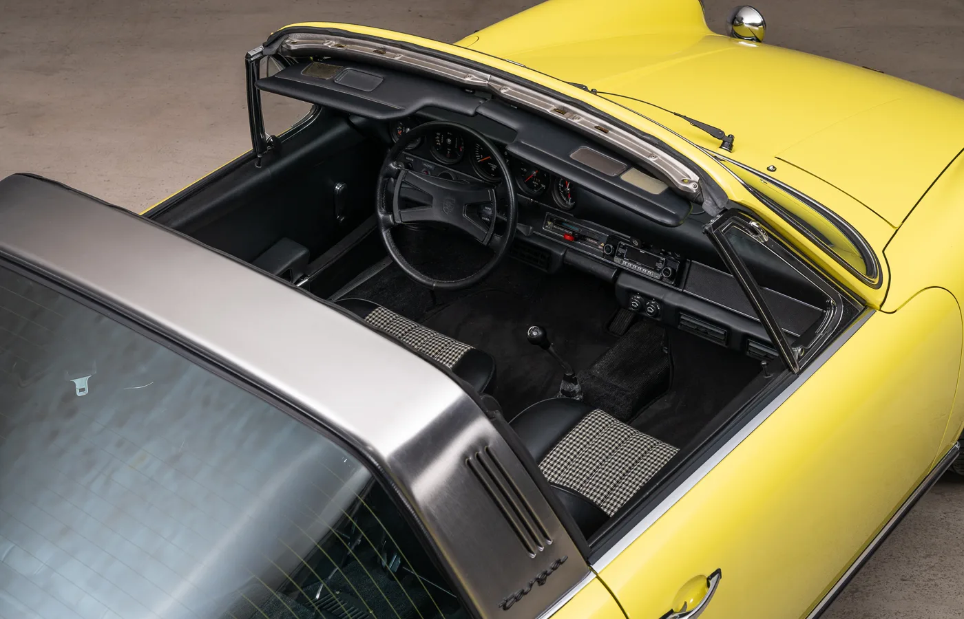 1972 Porsche 911 S 2.4 Targa, 16/30