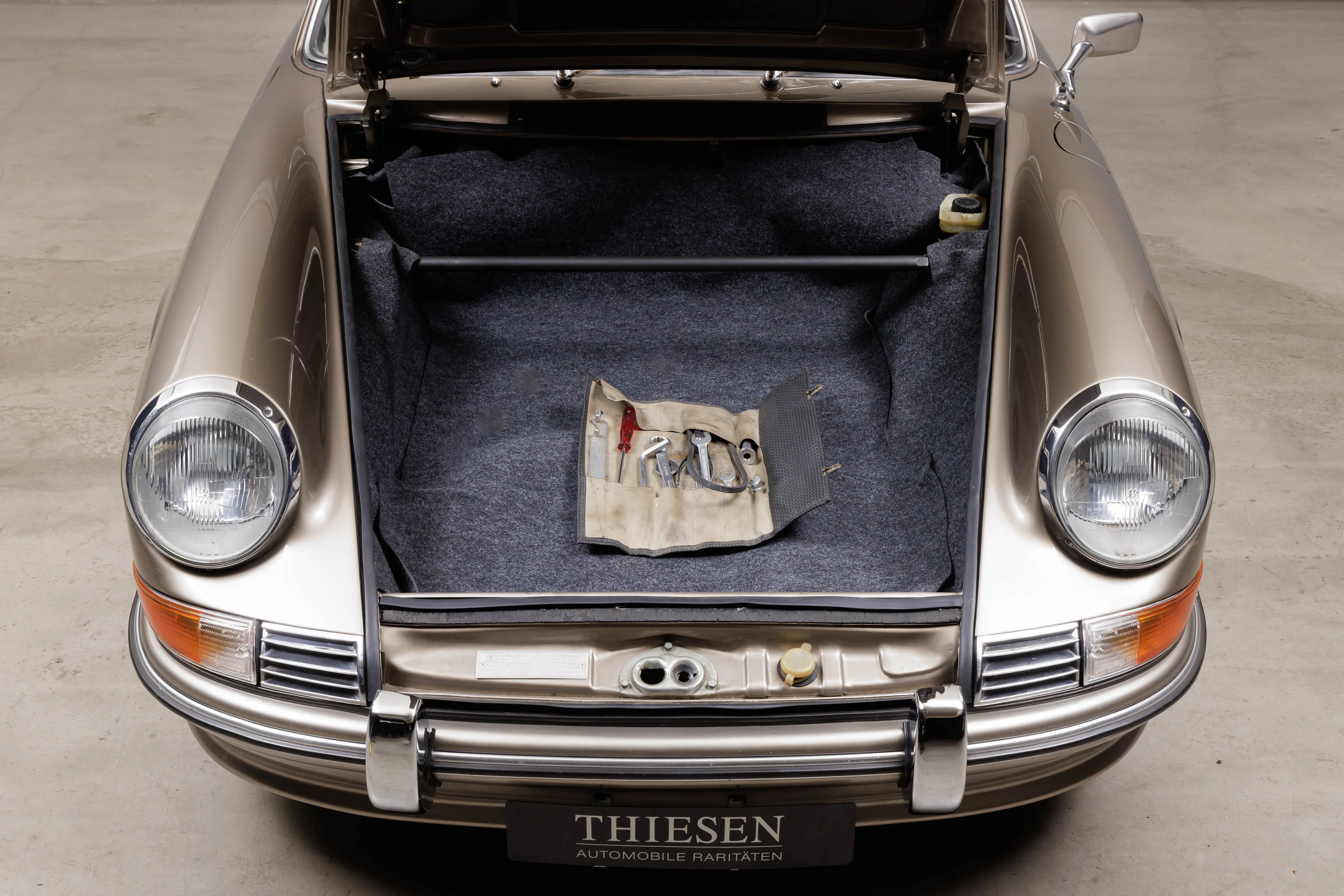 1972 Porsche 911 T 2.4 Ölklappe, 13/16
