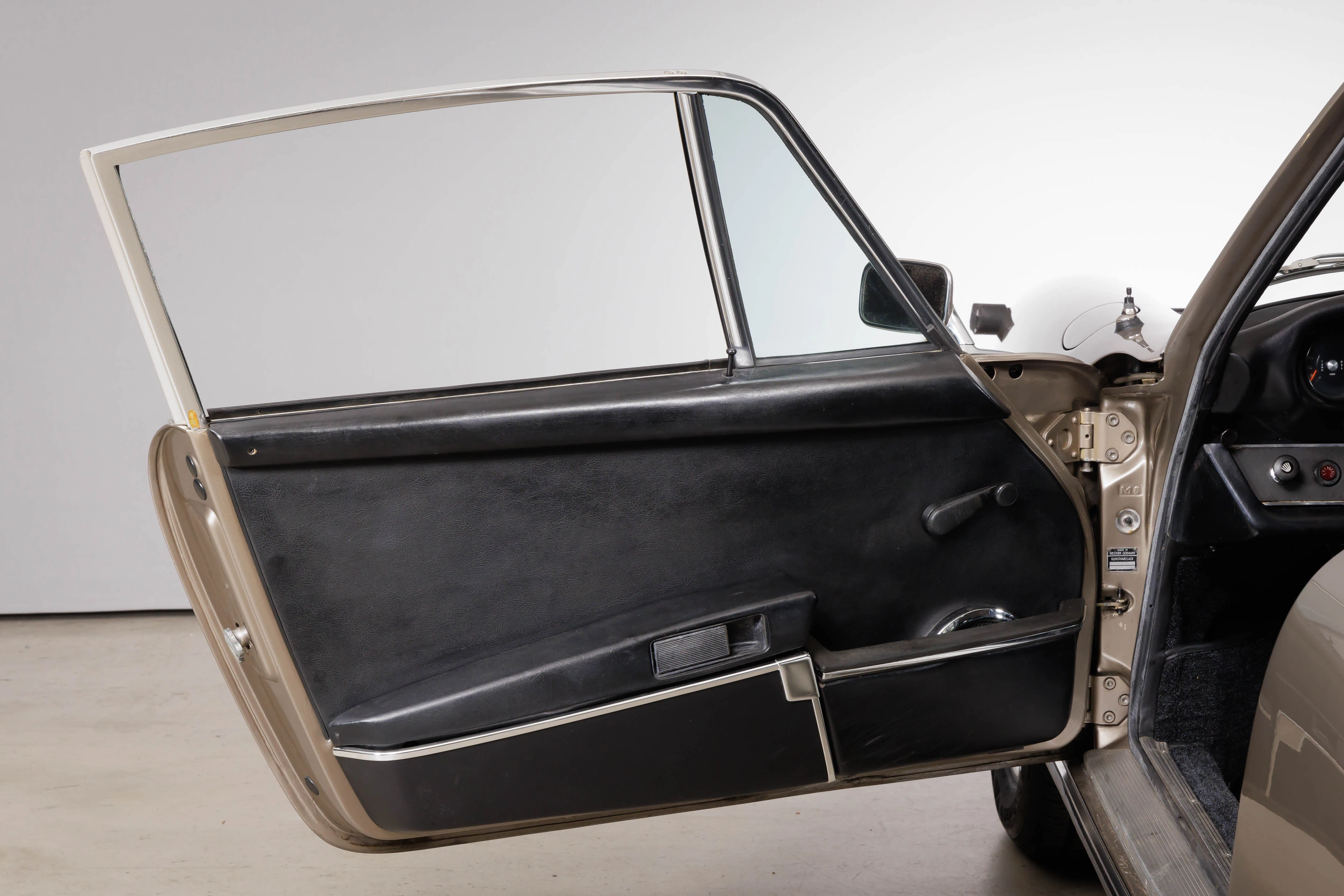 1972 Porsche 911 T 2.4 Ölklappe, 15/16