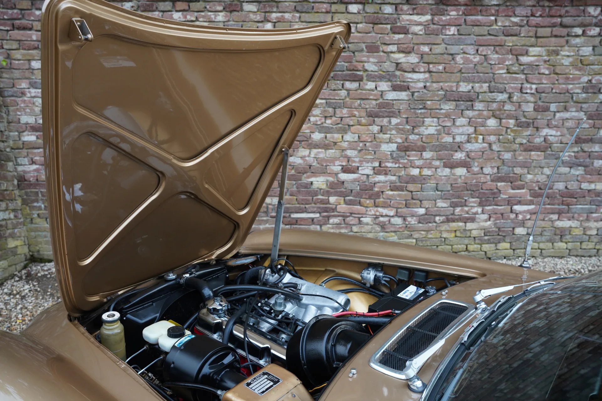 1972 Volvo P1800E, 8/30
