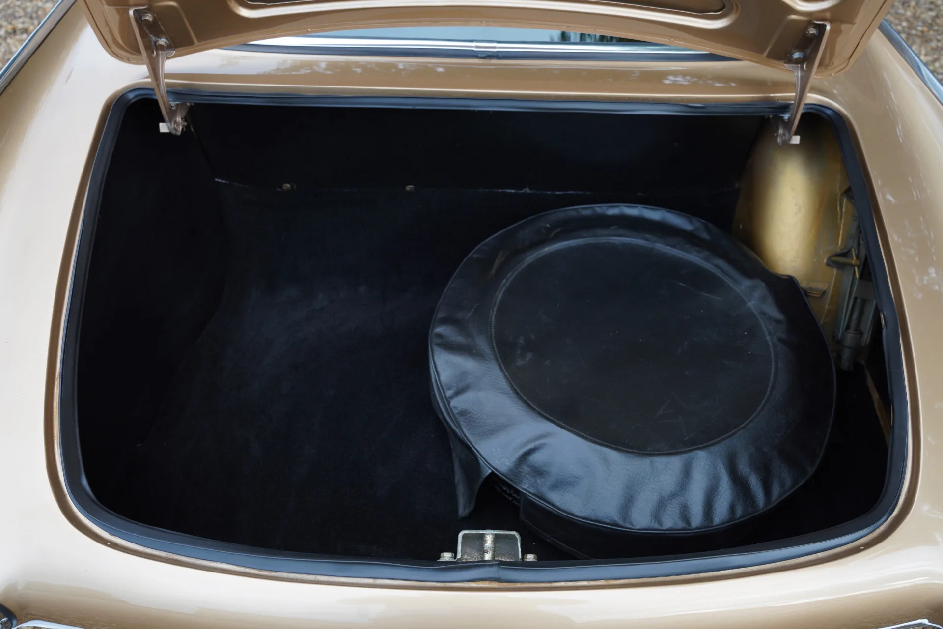 1972 Volvo P1800E, 20/30