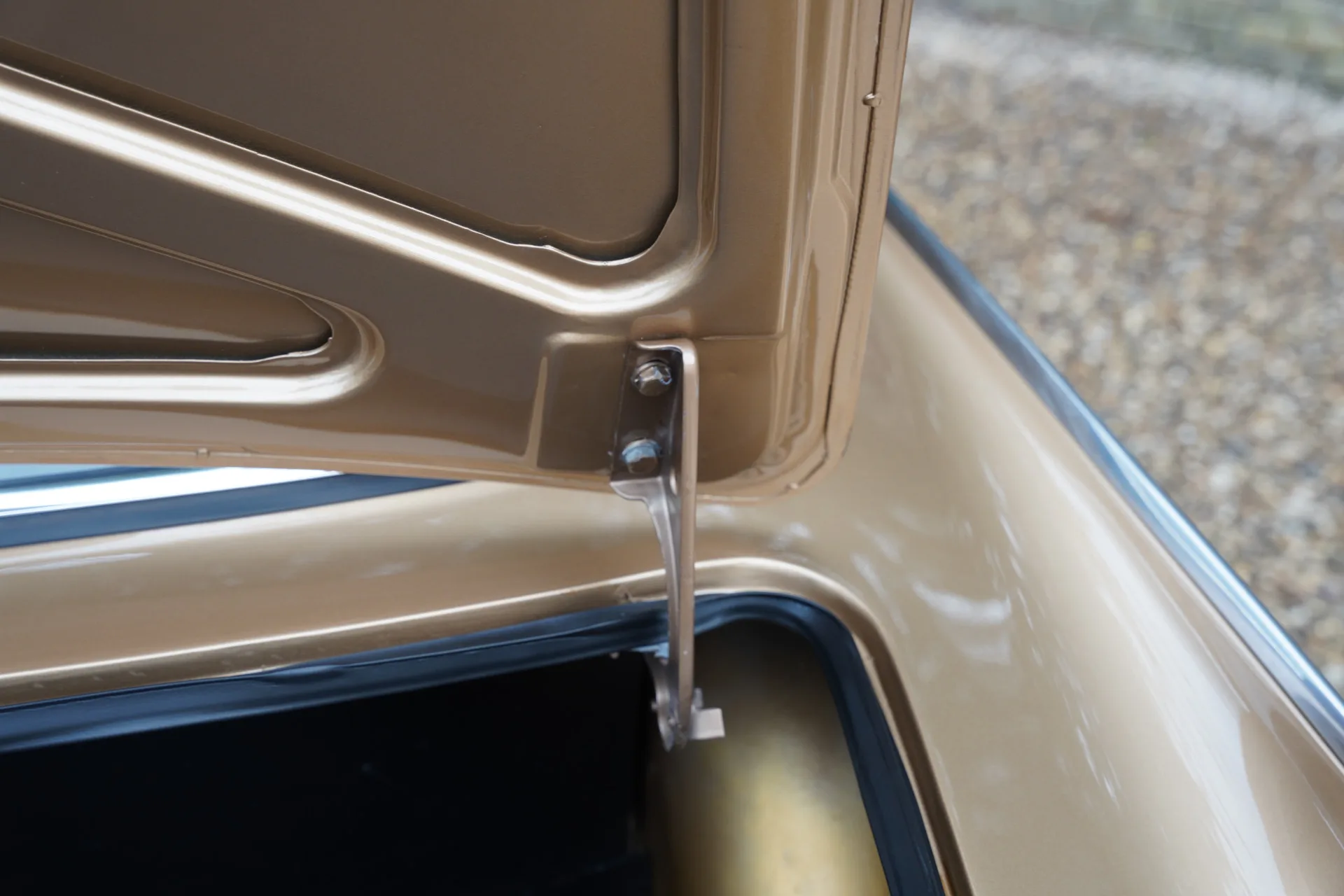 1972 Volvo P1800E, 27/30