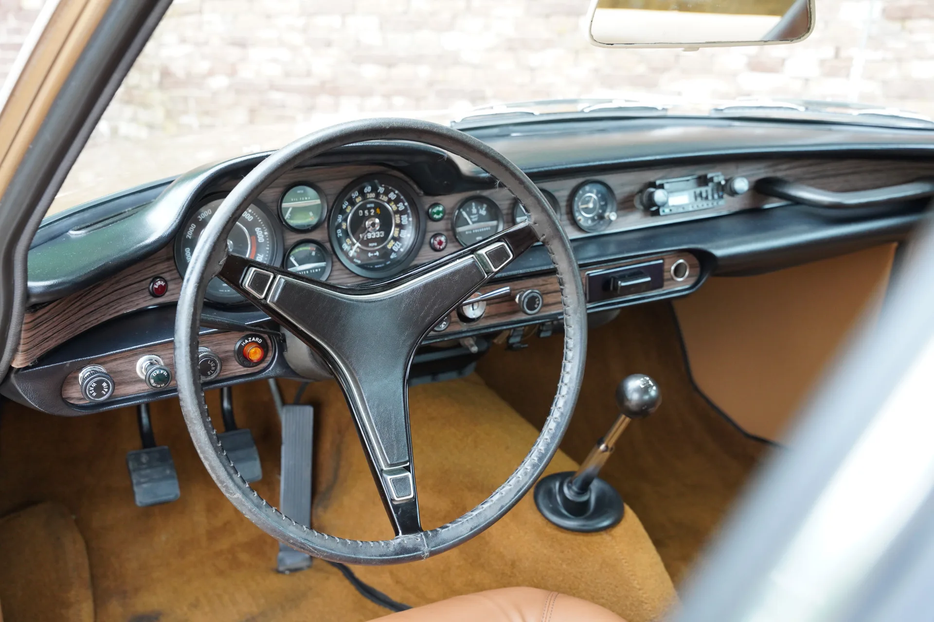 1972 Volvo P1800E, 29/30
