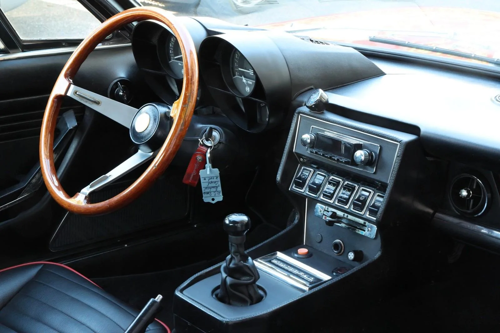 1973 Alfa Romeo Montreal, 22/24