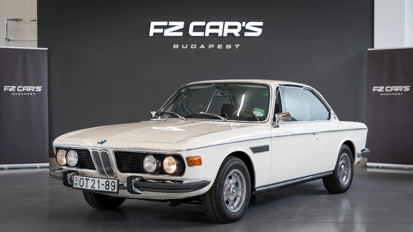 1973 BMW 3.0 CSi proposée par un concessionnaire spécialisé à Budapest, Hongrie, photo principale