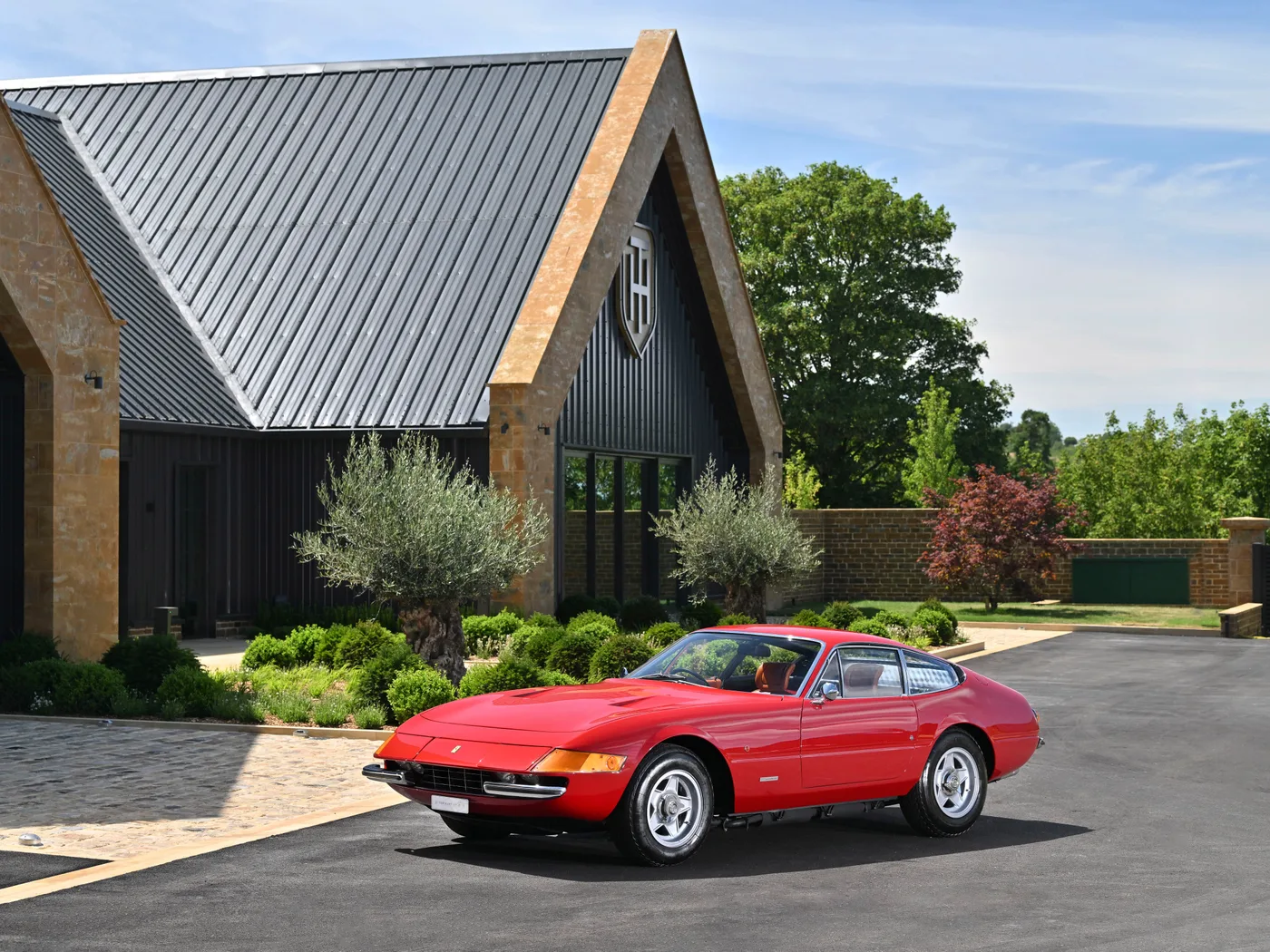 1973 Ferrari 365 GTB/4 Daytona offered by a specialist dealer in Hook Norton, United Kingdom, photo 3 of 25