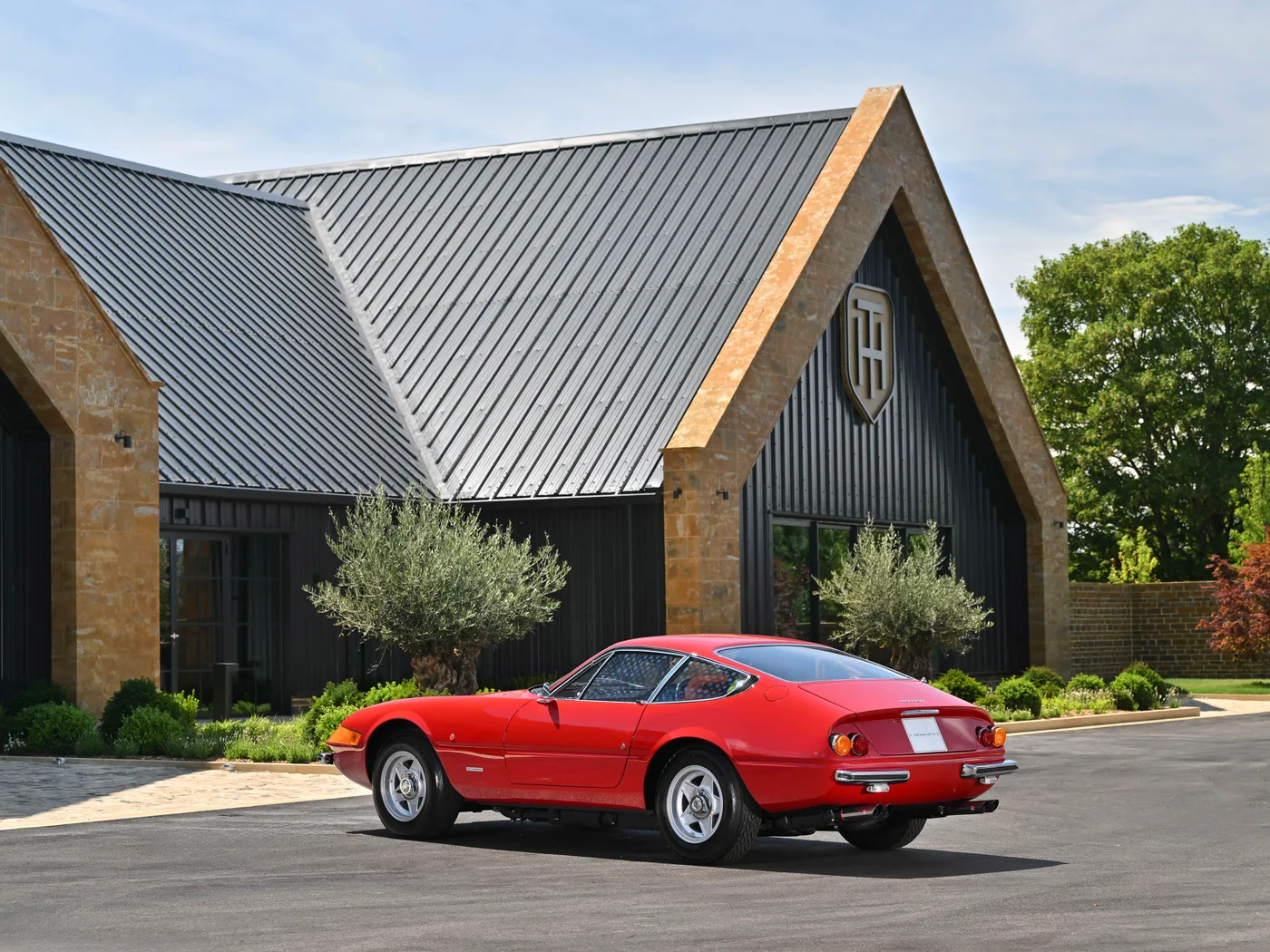 1973 Ferrari 365 GTB/4 Daytona offered by a specialist dealer in Hook Norton, United Kingdom, photo 6 of 25
