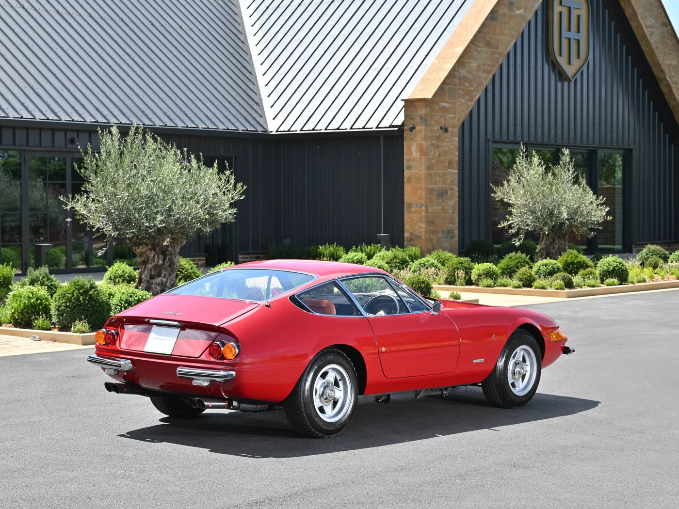 1973 Ferrari 365 GTB/4 Daytona offered by a specialist dealer in Hook Norton, United Kingdom, photo 7 of 25
