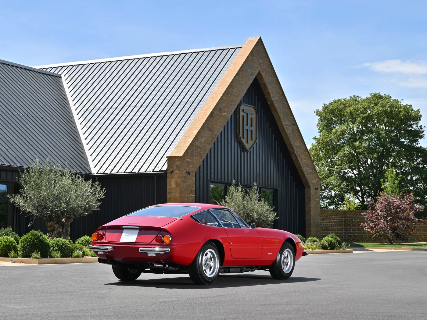 1973 Ferrari 365 GTB/4 Daytona offered by a specialist dealer in Hook Norton, United Kingdom, photo 8 of 25