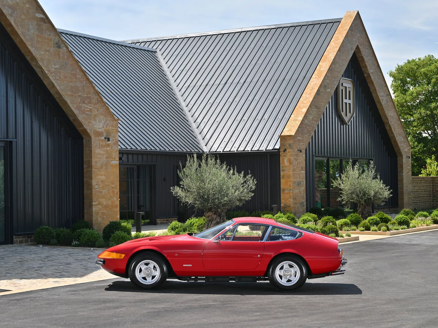 1973 Ferrari 365 GTB/4 Daytona offered by a specialist dealer in Hook Norton, United Kingdom, photo 11 of 25