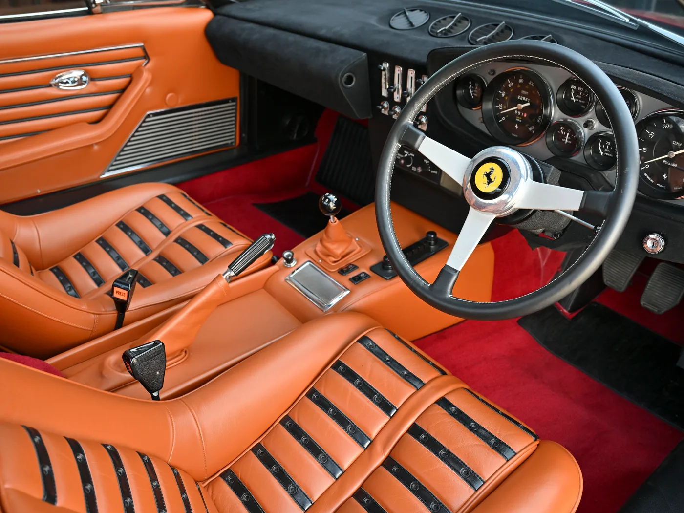 1973 Ferrari 365 GTB/4 Daytona offered by a specialist dealer in Hook Norton, United Kingdom, photo 16 of 25