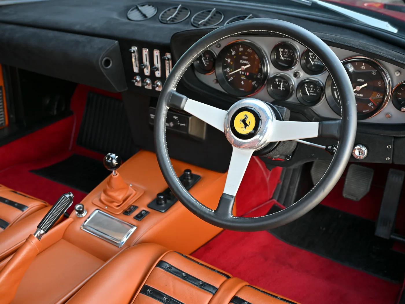 1973 Ferrari 365 GTB/4 Daytona offered by a specialist dealer in Hook Norton, United Kingdom, photo 17 of 25
