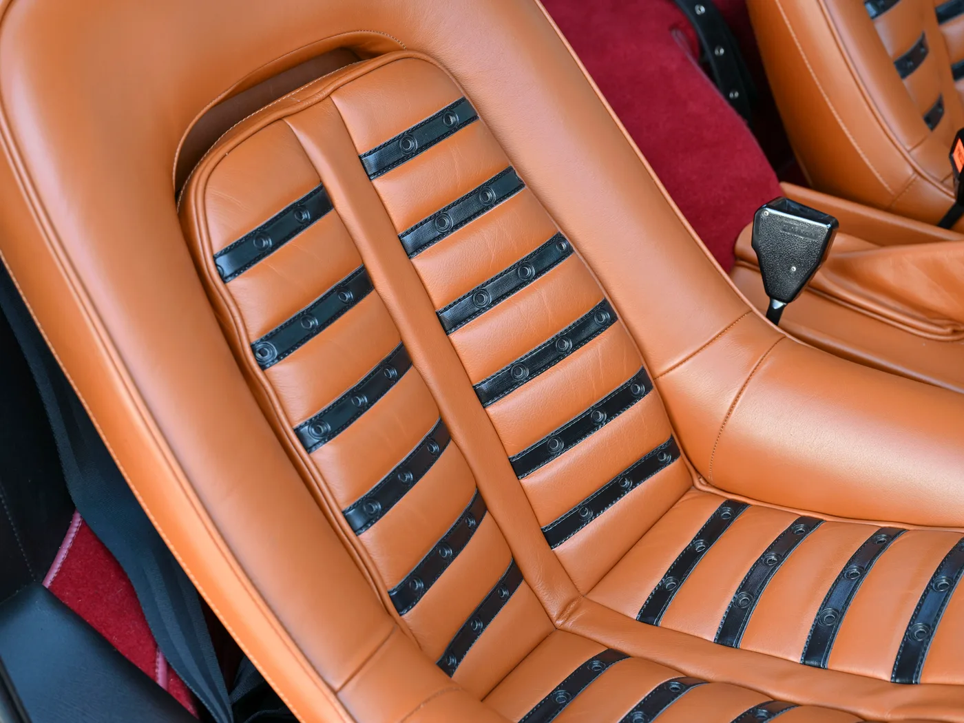 1973 Ferrari 365 GTB/4 Daytona offered by a specialist dealer in Hook Norton, United Kingdom, photo 19 of 25