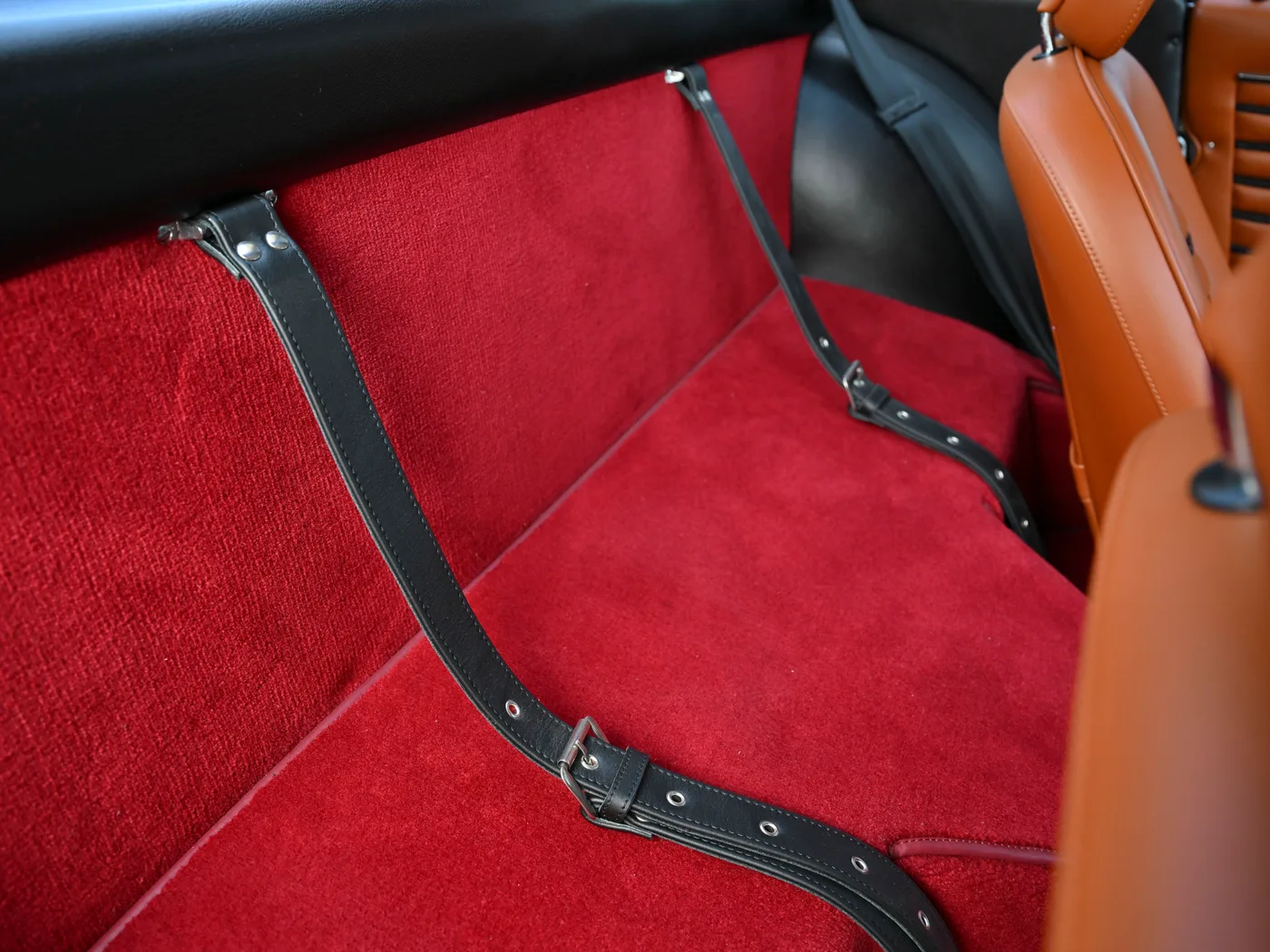 1973 Ferrari 365 GTB/4 Daytona offered by a specialist dealer in Hook Norton, United Kingdom, photo 21 of 25