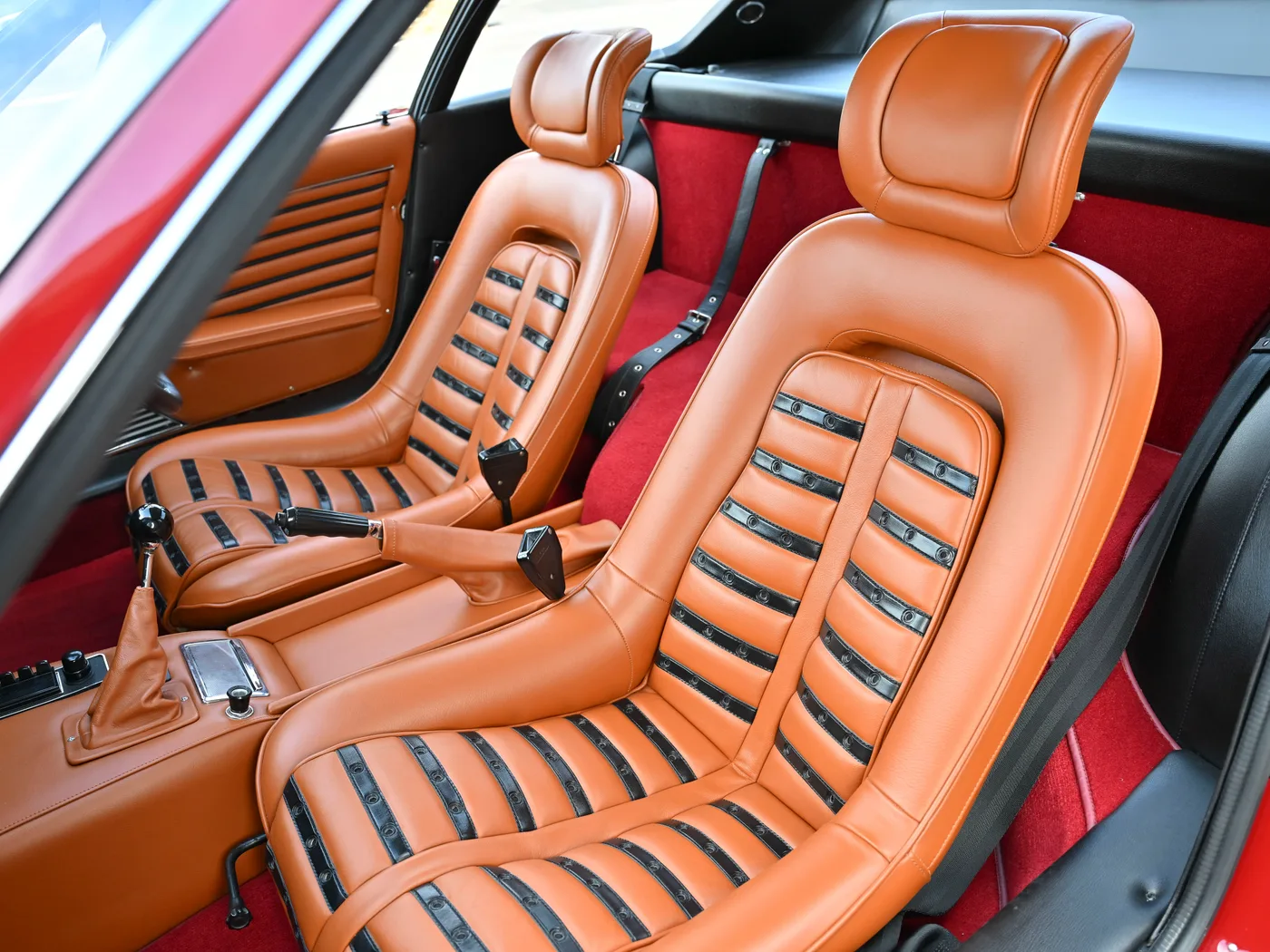 1973 Ferrari 365 GTB/4 Daytona offered by a specialist dealer in Hook Norton, United Kingdom, photo 23 of 25