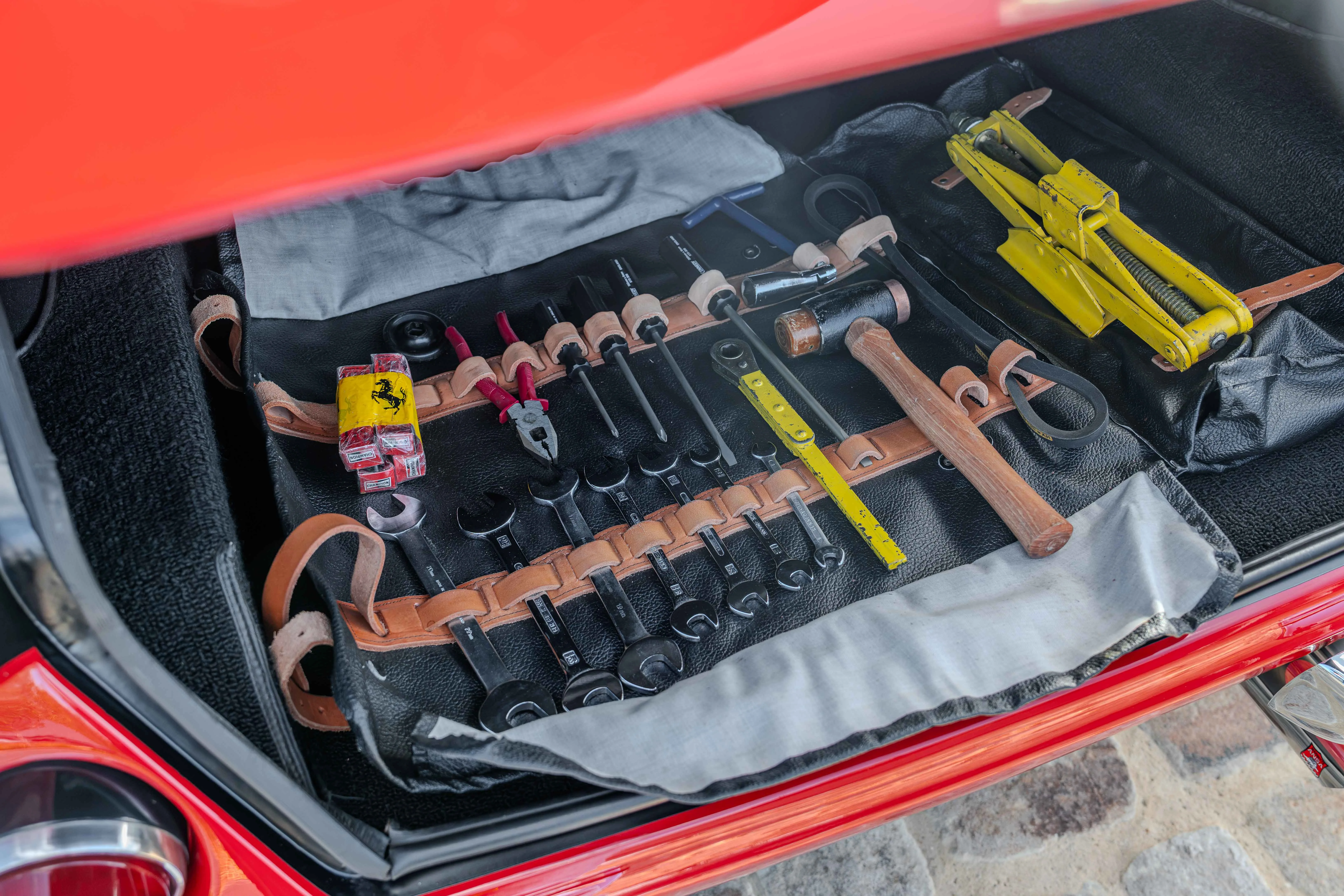 1973 Ferrari 365 GTB/4 Daytona, 25/30