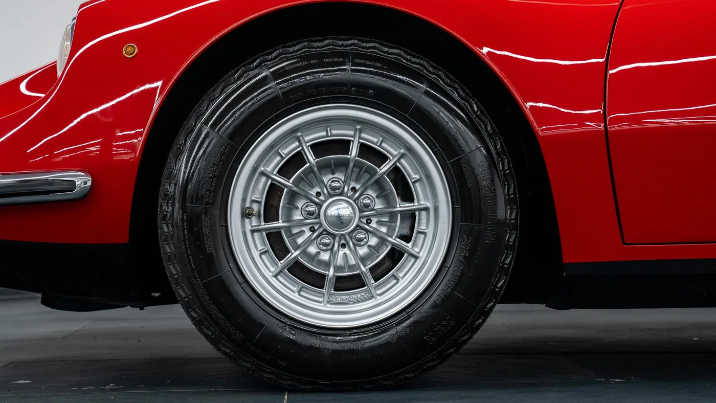 1973 Ferrari Dino 246 GT Chairs and Flares proposée par un concessionnaire spécialisé à Swadlincote, Royaume-Uni, photo 15 sur 15