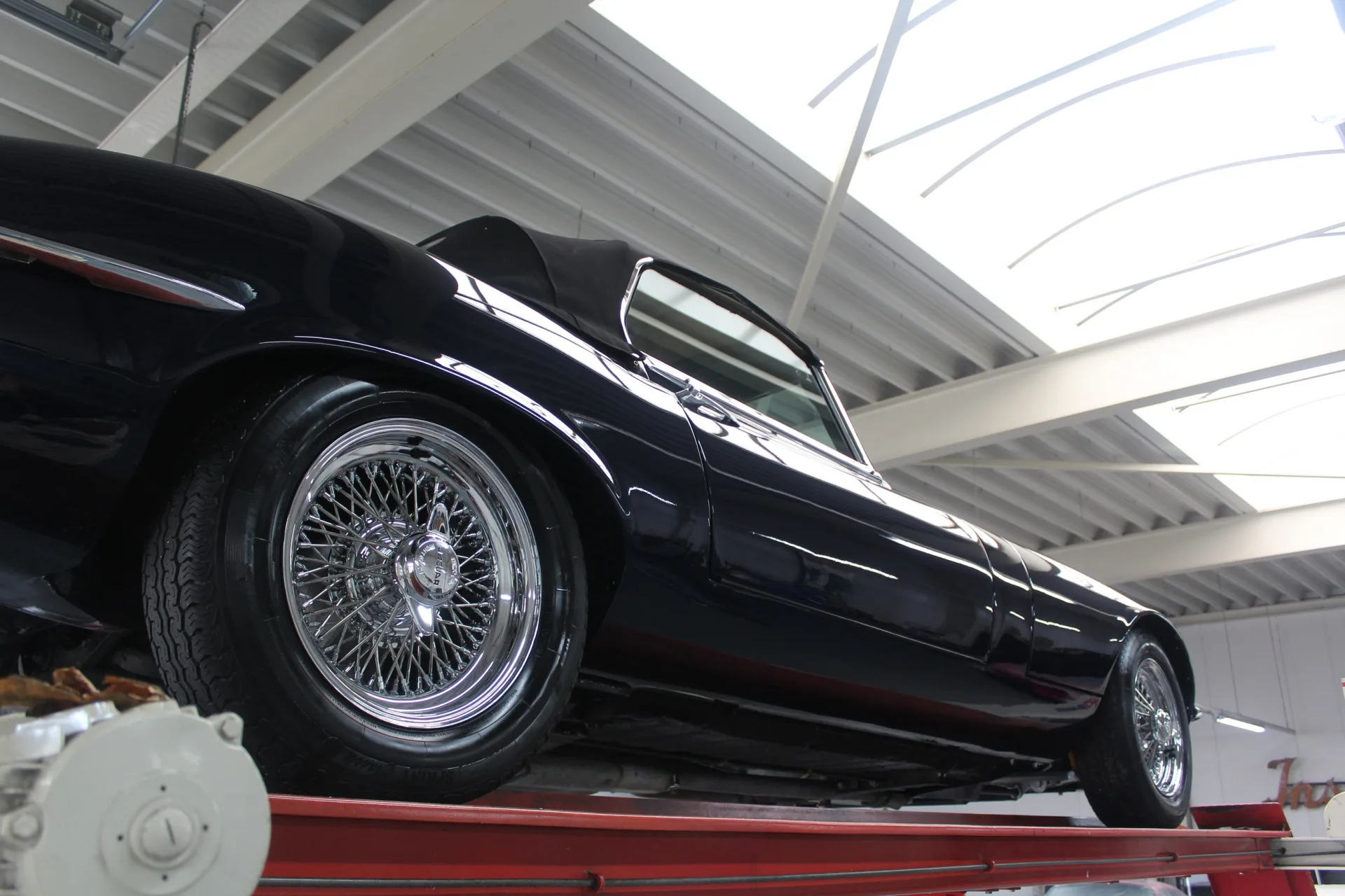 1973 Jaguar E-Type Series 3 V12 Roadster, 8/30