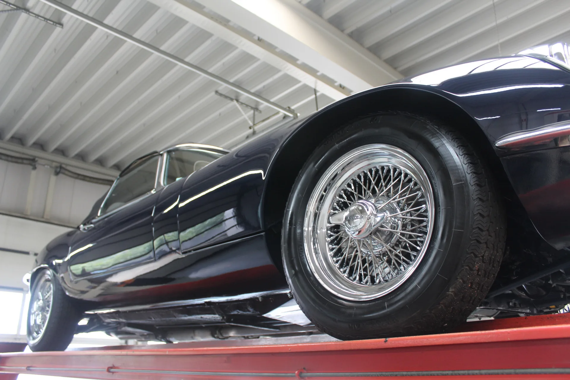 1973 Jaguar E-Type Series 3 V12 Roadster, 9/30