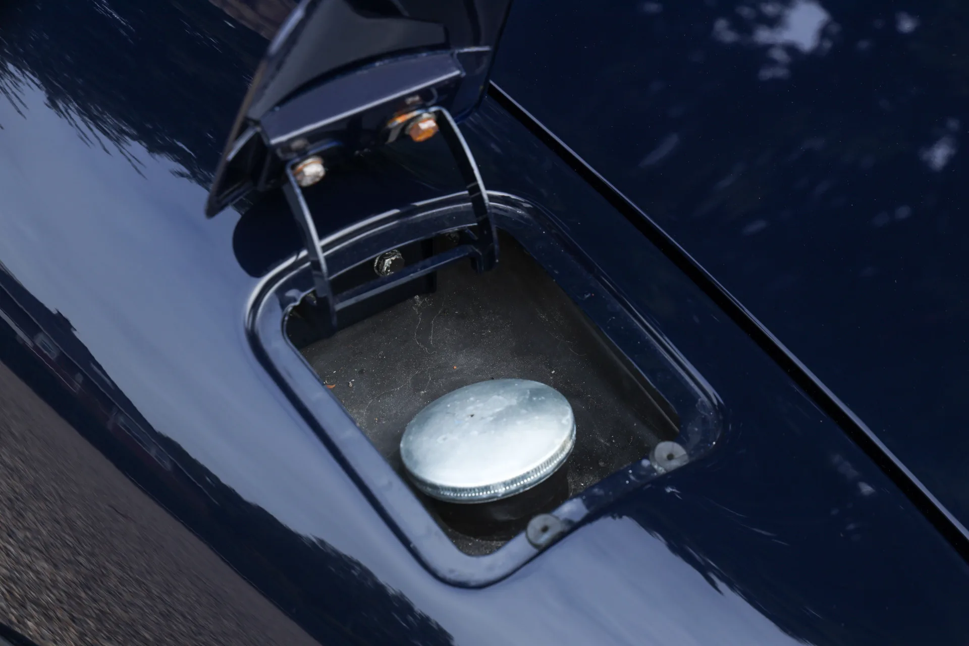1973 Jaguar E-Type Series 3 V12 Roadster, 18/30