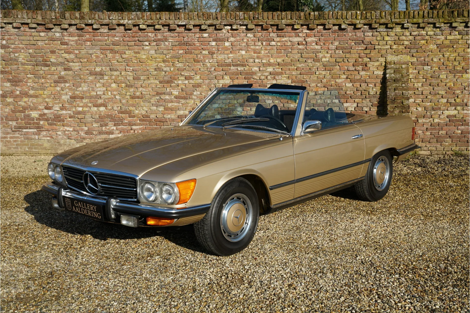 1973 Mercedes-Benz 450 SL offered by a specialist dealer in Brummen, Netherlands, main photo